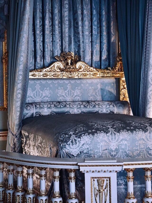 10 Navy Blue Bedroom Designs For A Timeless Makeover